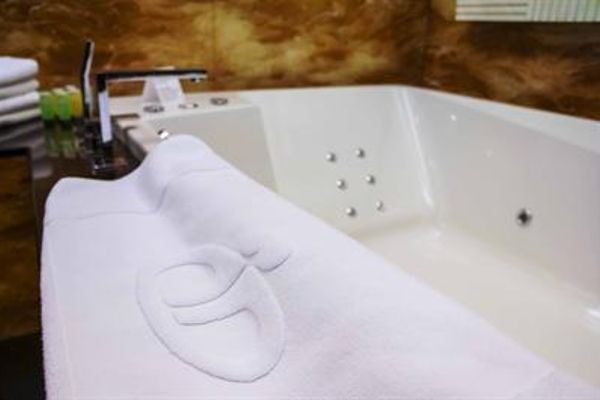 FM7 Resort Hotel (Tangerang)
